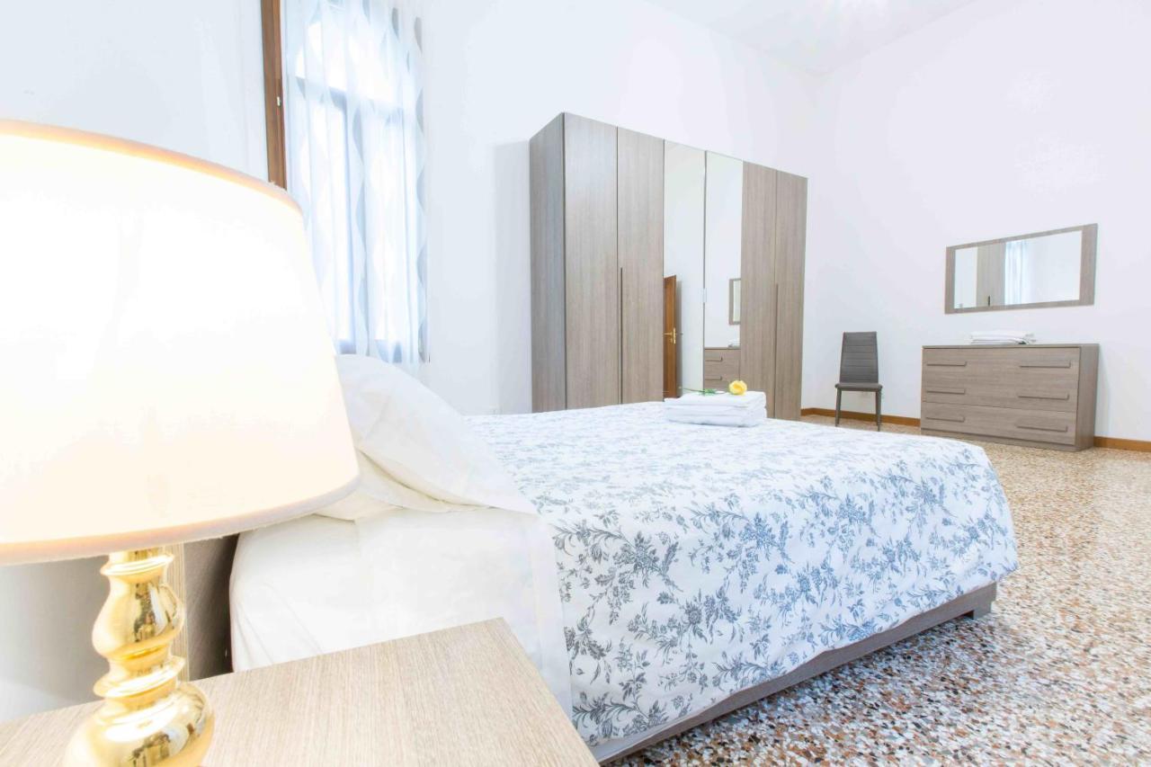 Ca Cicogna Air Conditioning And Fast Wifi, Central Location Apartment Venesia Bagian luar foto